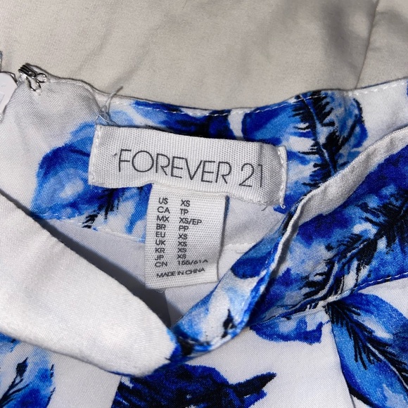 Forever 21 XS floral shorts - Picture 2 of 6